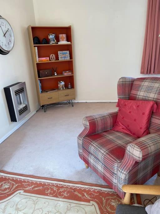 Centre Of Town House 3 Bedrooms Sleeps 5 And Infant Free Onsite Parking 2 Cars كينغز لين المظهر الخارجي الصورة